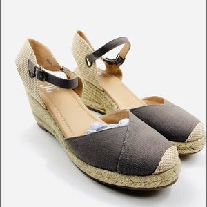 NWOT Women’s Taupe Woven Wedge Espadrille Sandal